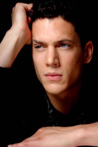 Wentworth Miller -  Wallpaper #2 320 x 480 (iPhone/iTouch)