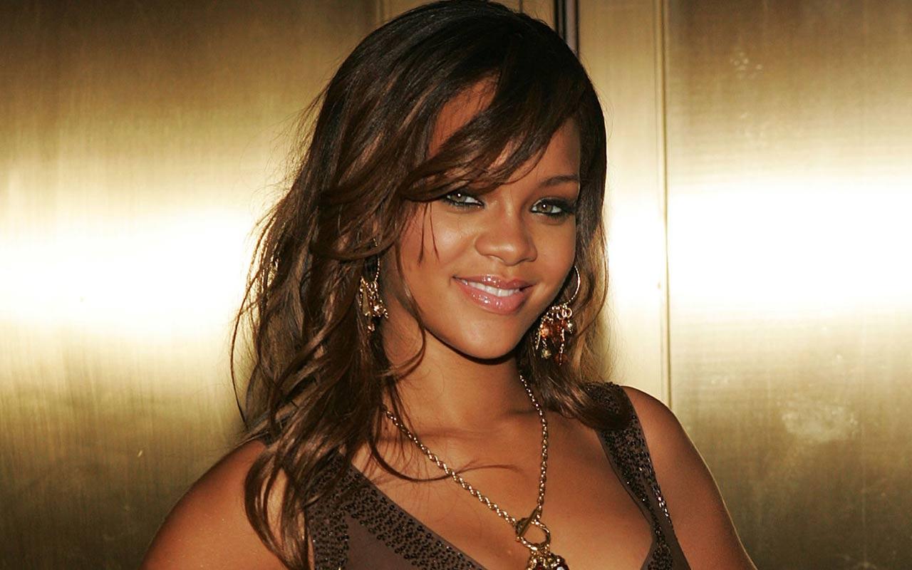 Rihanna -  Wallpaper #4 1280 x 800 